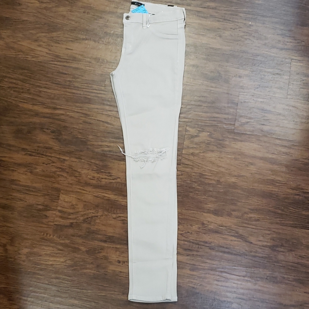 Distressed knee skinny jean